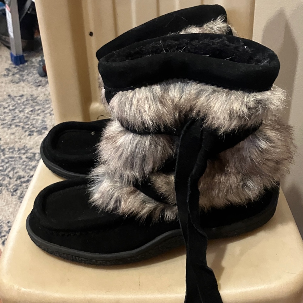 Women's Black and Gray Fur Boots